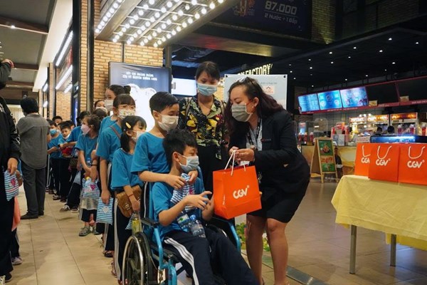 CGV chiếu phim miễn phí cho trẻ em khó khăn nhân dịp Tết thiếu nhi - Anh 2