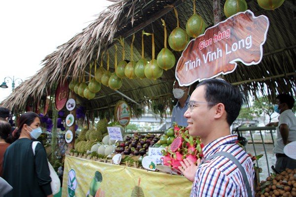 Đông đảo người dân đến với Tuần lễ trái cây “Trên bến, dưới thuyền” - Anh 9