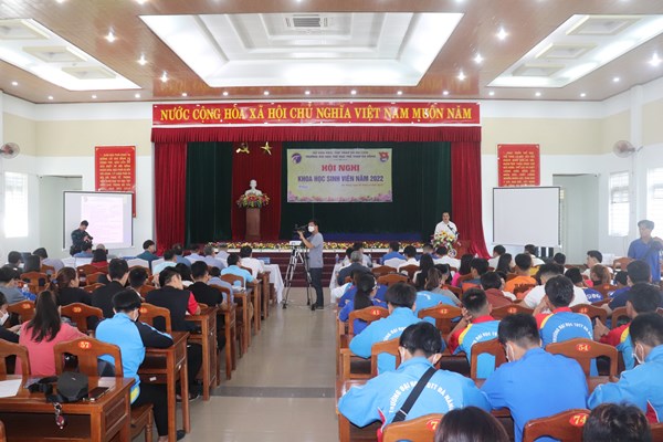 Đại học TDTT Đà Nẵng: Thúc đẩy tinh thần nghiên cứu, sáng tạo của sinh viên - Anh 2