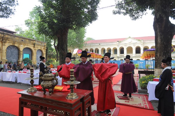 Lần đầu tái hiện không gian nghi lễ ban quạt trong Cung đình ngày Tết Đoan Ngọ - Anh 1