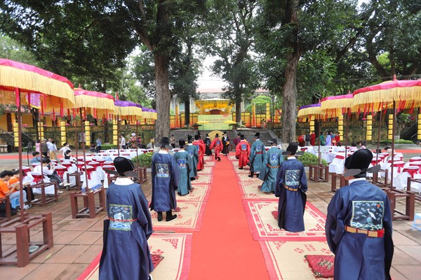Lần đầu tái hiện không gian nghi lễ ban quạt trong Cung đình ngày Tết Đoan Ngọ - Anh 2