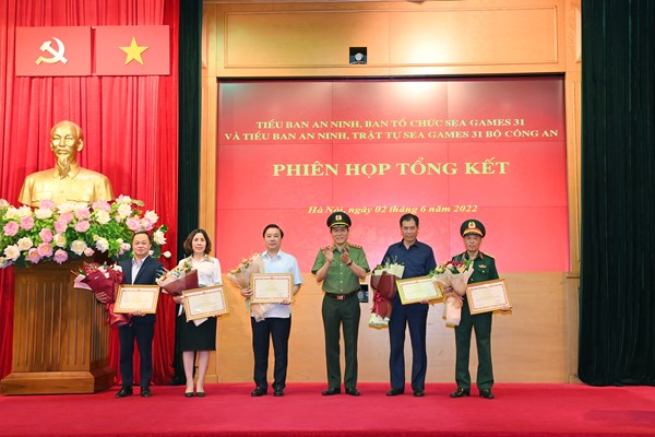 Bộ Công an tặng thưởng 42 tập thể và 7 cá nhân đảm bảo tốt an ninh, trật tự tại SEA Games 31 - Anh 3