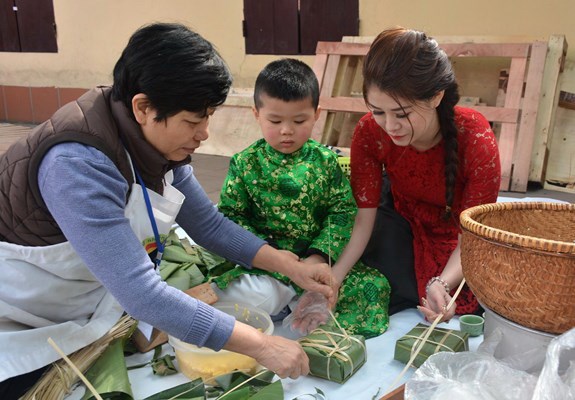 Nét đẹp văn hóa, ứng xử văn minh trong gia đình, dòng họ, khu dân cư: Phát huy giá trị truyền thống trong cuộc sống đương đại - Anh 2