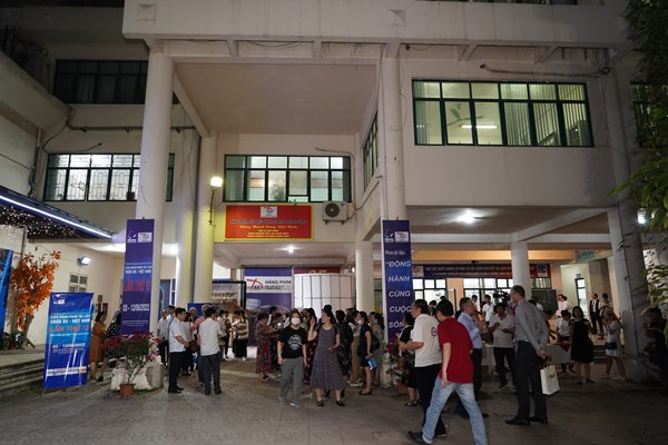 LHP Tài liệu châu Âu – Việt Nam: Hơi thở thời đại - Anh 6