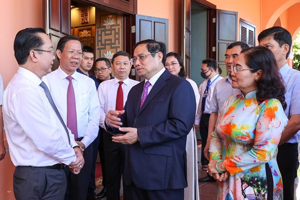 Thủ tướng dâng hương tưởng nhớ 111 năm ngày Bác Hồ ra đi tìm đường cứu nước - Anh 4
