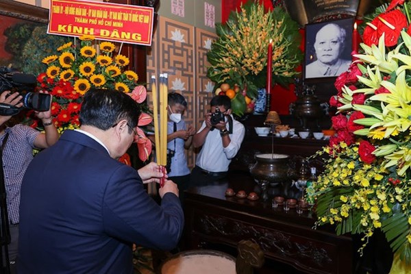 Thủ tướng dâng hương tưởng nhớ 111 năm ngày Bác Hồ ra đi tìm đường cứu nước - Anh 2