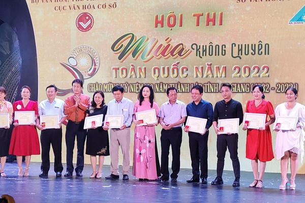 Trao 39 HCV tại Hội thi múa không chuyên toàn quốc 2022 - Anh 3