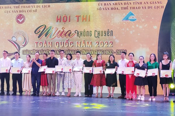 Trao 39 HCV tại Hội thi múa không chuyên toàn quốc 2022 - Anh 4