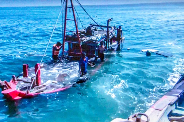 Bốn phút sinh tử trong 