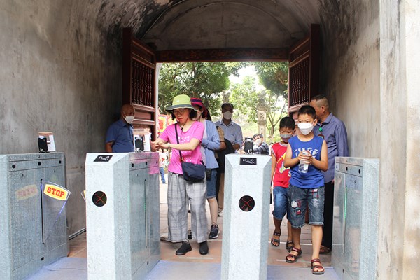 Vé điện tử là bước đi đột phá của khu di tích Văn Miếu - Quốc Tử Giám - Anh 1