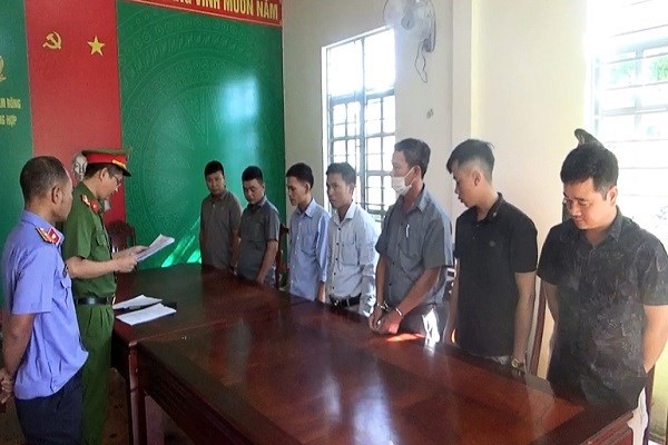 Lâm Đồng: Khởi tố Phó Chủ tịch xã cùng loạt cán bộ tiếp tay cho phá rừng - Anh 1
