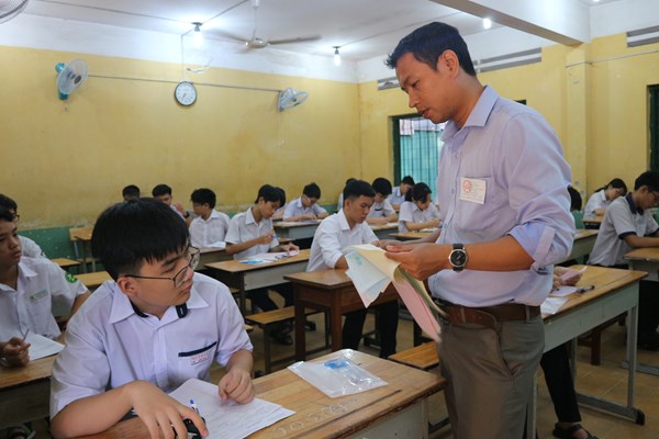 Đảm bảo an toàn phòng, chống Covid-19 trong kỳ thi lớp 10 - Anh 1