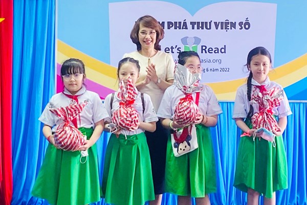 Sôi nổi với chương trình “Khám phá Thư viện số Let’s Read” - Anh 1
