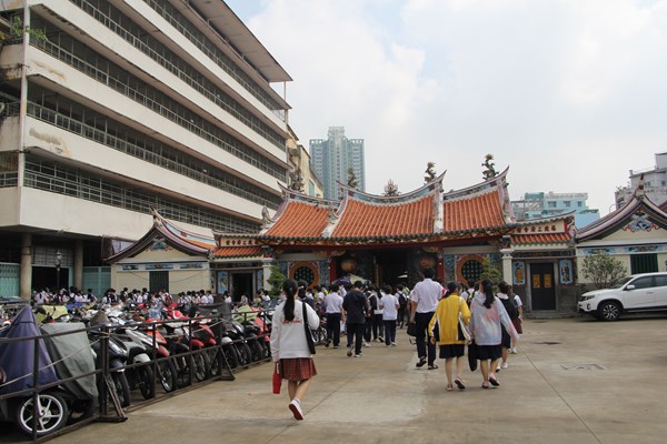 Tuyển sinh 10 tại TP.HCM: Ghi nhận 1 học sinh F0, 8 học sinh bị tai nạn - Anh 2