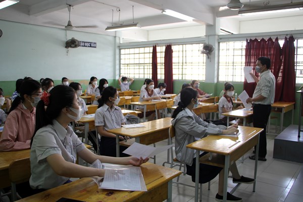 Tuyển sinh 10 tại TP.HCM: Ghi nhận 1 học sinh F0, 8 học sinh bị tai nạn - Anh 1