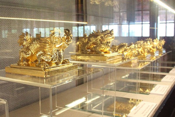 Trưng bày phiên bản Kim ấn triều Nguyễn làm bằng gốm thếp vàng - Anh 1