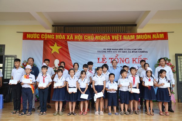 Báo Văn Hóa trao học bổng cho học sinh nghèo vượt khó học giỏi - Anh 1