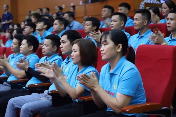 Thủ tướng đối thoại với hơn 4.500 công nhân, người lao động trên cả nước - Anh 3