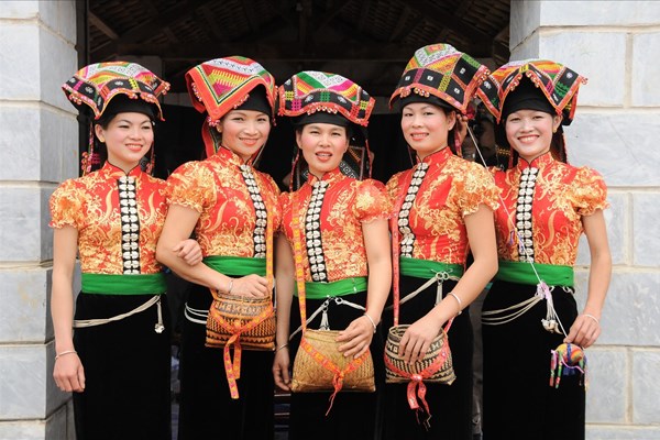 Cách tân trang phục truyền thống: Cần thiết, nhưng nên tiết chế - Anh 1