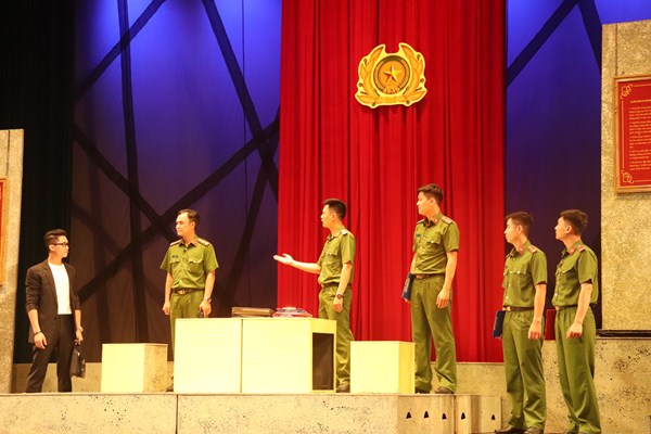 Hình tượng người chiến sĩ công an trên sân khấu - Anh 1