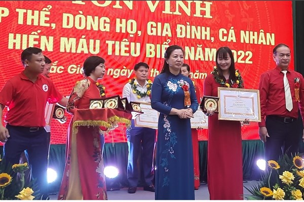 Chung nhịp đập hiến máu cứu người - Anh 2