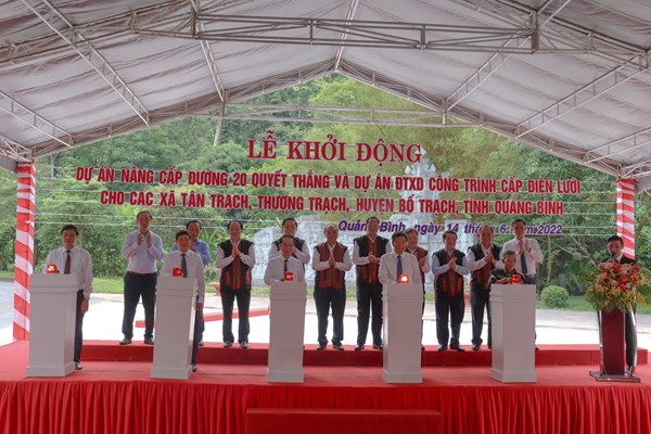 Xúc động với chương trình nghệ thuật “Xin nguyện cùng Người vươn tới mãi” - Anh 4