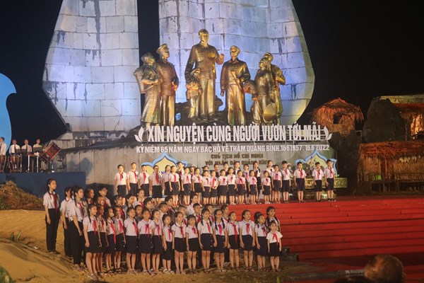 Xúc động với chương trình nghệ thuật “Xin nguyện cùng Người vươn tới mãi” - Anh 5