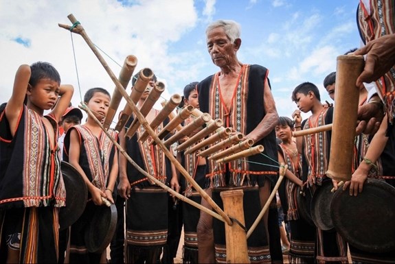 Bảo tồn Âm nhạc dân gian Tây Nguyên : Đừng để thanh âm cồng chiêng cứ vắng dần - Anh 1