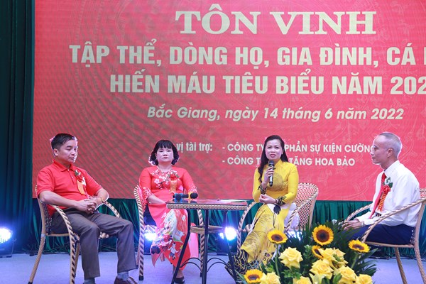 Bắc Giang tôn vinh tập thể, dòng họ, gia đình và cá nhân hiến máu tiêu biểu - Anh 2