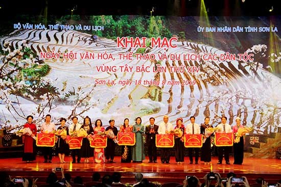 7 tỉnh tham gia Ngày hội VHTTDL các dân tộc vùng Tây Bắc lần thứ XV - Anh 1