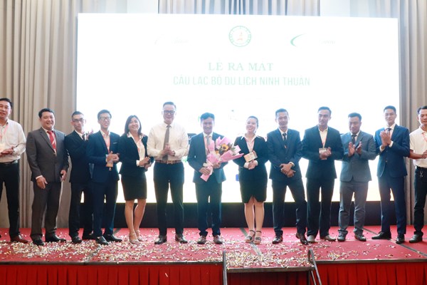 Thành lập CLB du lịch đầu tiên ở địa phương - Anh 2