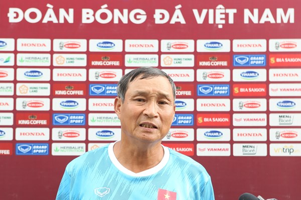 HLV Mai Đức Chung: Chúng tôi phải chuẩn bị kỹ càng cho chuyến tập huấn ở Pháp - Anh 1