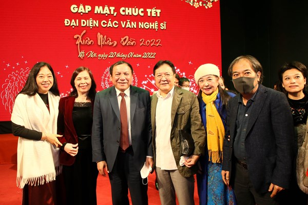 Văn học làm gì để góp phần chấn hưng văn hóa? (Bài 1): Mỗi nhà văn phải là một chiến sĩ trên mặt trận văn hóa - Anh 4