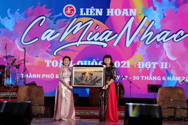 Thêm một lần nữa, các nghệ sĩ phô diễn tài năng giữa Tây Nguyên hùng vĩ - Anh 2