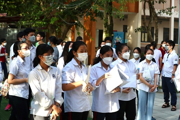 Thi sinh Ha Noi bat dau buoc vao ky thi lop 10 - Anh 2