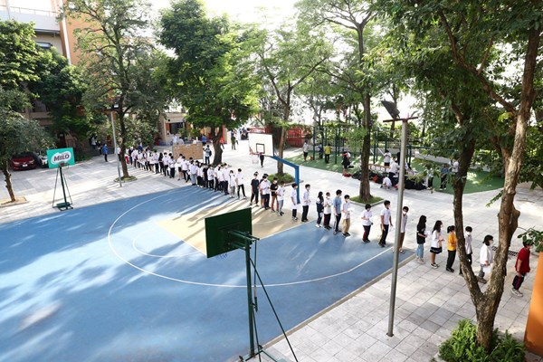Thi sinh Ha Noi bat dau buoc vao ky thi lop 10 - Anh 12