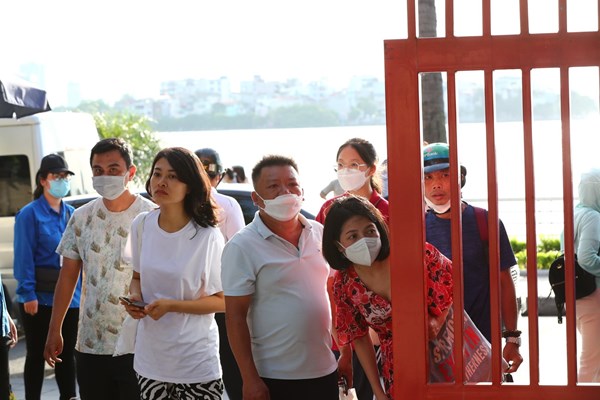 Đề thi môn Ngữ văn vừa sức, có tính phân loại - Anh 6