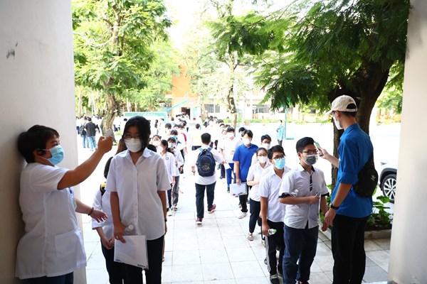 Đề thi môn Ngữ văn vừa sức, có tính phân loại - Anh 2