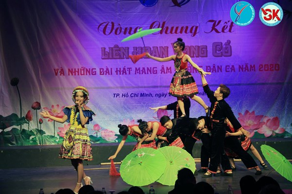 Liên hoan Vọng cổ và các ca khúc mang âm hưởng Dân ca năm 2022 “Non sông gấm hoa” - Anh 1