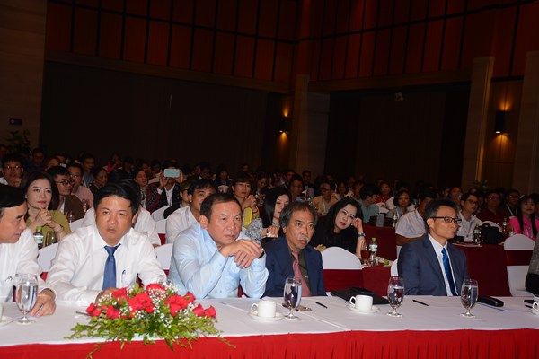 Bộ VHTTDL sẽ đồng hành cùng Hội Nhà văn và những cây bút trẻ để gặt hái thành quả xứng đáng trên “cánh đồng chữ nghĩa” - Anh 1