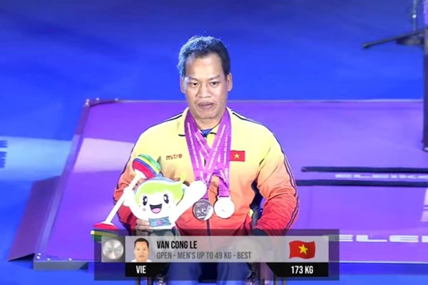 Cử tạ người khuyết tật Việt Nam giành 3 HCB và 1 HCĐ tại vòng loại Paralympic 2024 - Anh 2