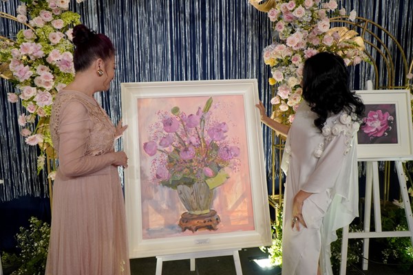 Hồng duyên: Bộ sưu tập tranh đặc biệt - Anh 1