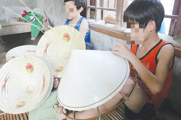 Trẻ em làm việc trong môi trường độc hại, nguy hiểm vẫn đang là thách thức - Anh 1