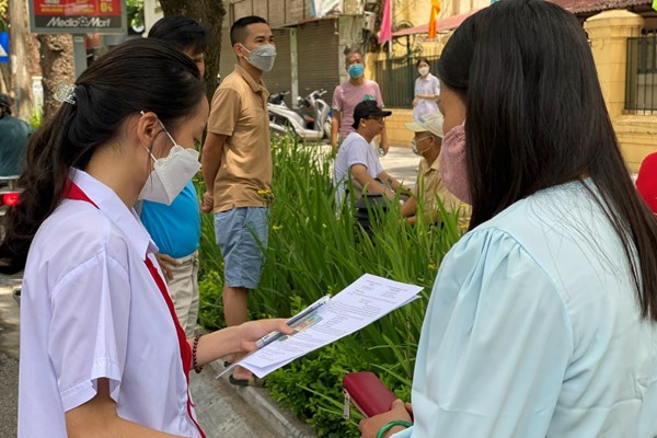 Hà Nội thi tuyển sinh lớp 10: Điểm chuẩn có biến động - Anh 1