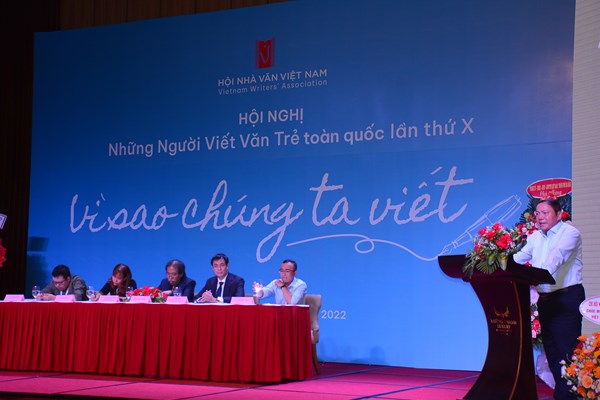 Văn học làm gì để chấn hưng văn hóa? (Bài 2): Dấn thân để gieo “quả ngọt” cho đời - Anh 1