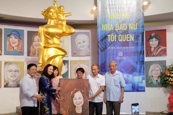 Chân dung các nhà báo nữ - Anh 1