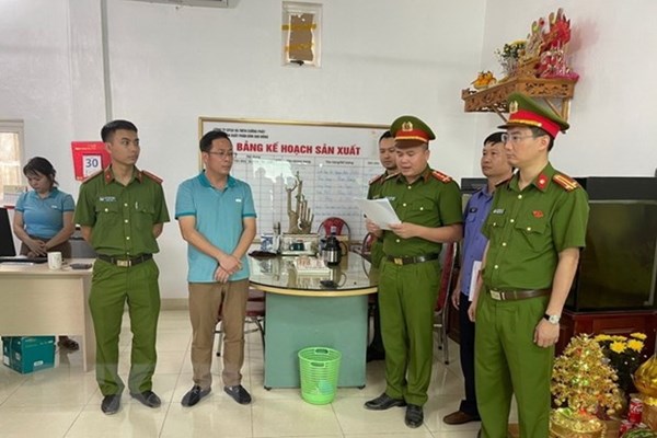 Khởi tố 3 đối tượng về tội sản xuất phân bón giả - Anh 2