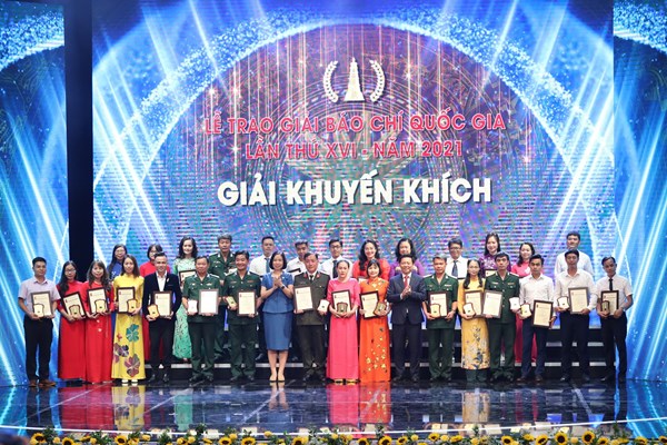 Mỗi tác phẩm báo chí sẽ mang sứ mệnh lan tỏa niềm tin... - Anh 4
