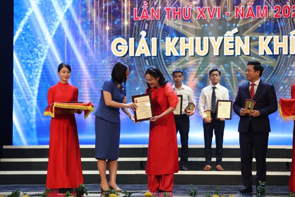 Mỗi tác phẩm báo chí sẽ mang sứ mệnh lan tỏa niềm tin... - Anh 3