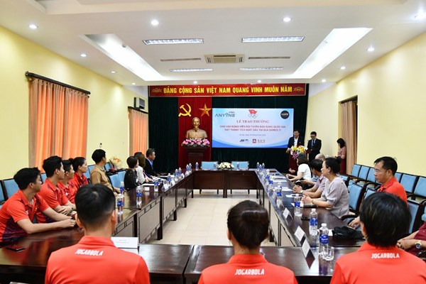 Trao thưởng gần 370 triệu đồng cho đội tuyển bắn súng Việt Nam - Anh 2
